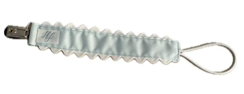 Scalloped Pacifier Clip
